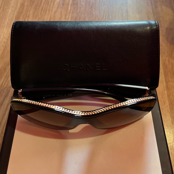 Authentic Chanel Black & Gold chain Sunglasses - Picture 4 of 5